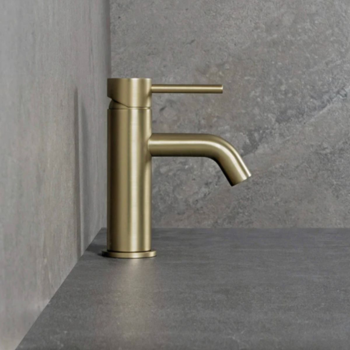 Short Basin Mixer - Brushed Gold