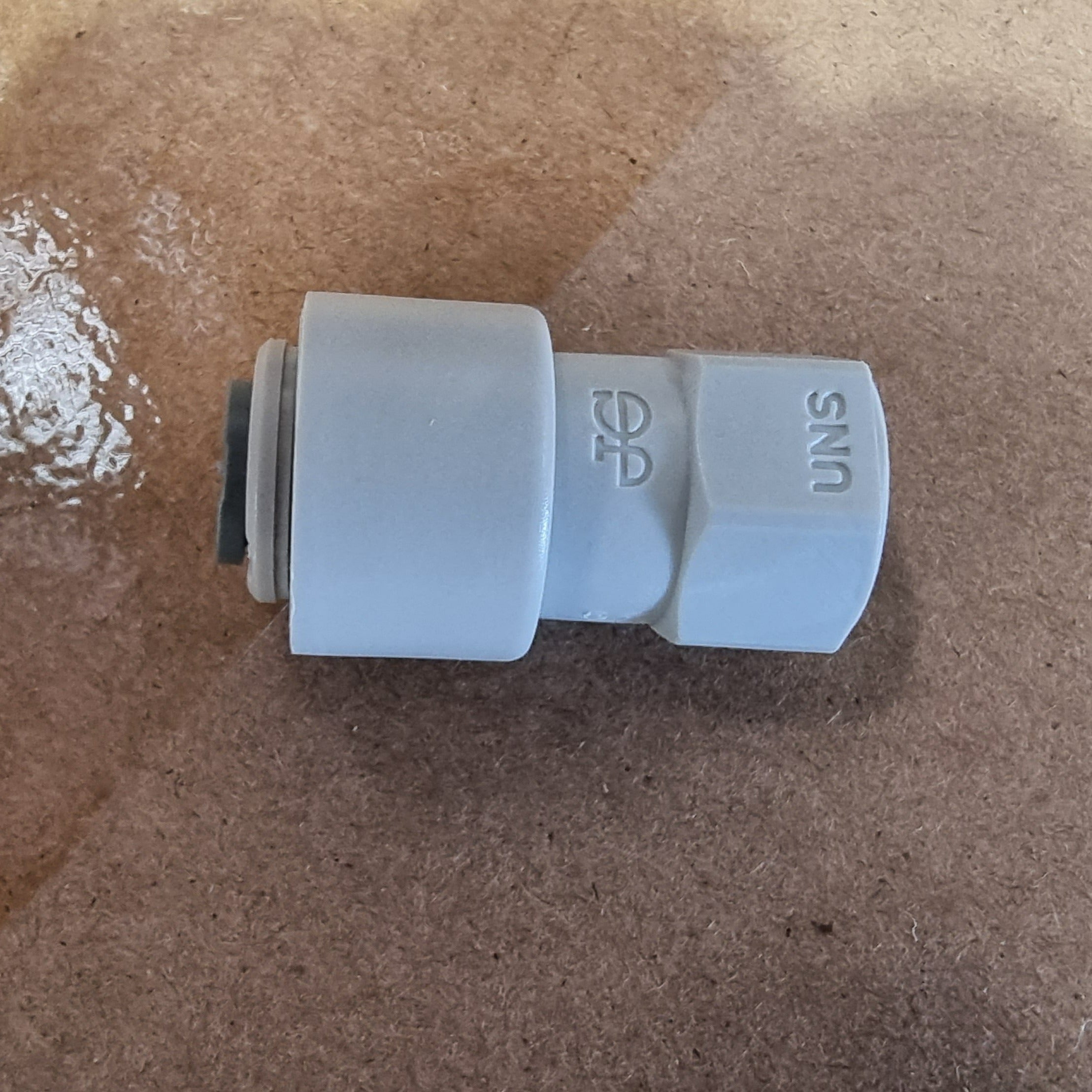 John Guest Tap Adaptor 1/4" PF to 7/16" Female